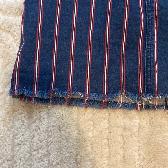 American Eagle Mini Skirt - Picture 4 of 5